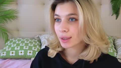 Snapshot of pinkadele chatting on October 21, 9:58 am Adele online show from October 21, 9:58 am