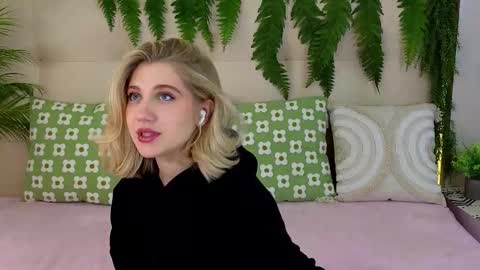 Snapshot of pinkadele chatting on October 9, 9:48 am Adele online show from October 9, 9:48 am