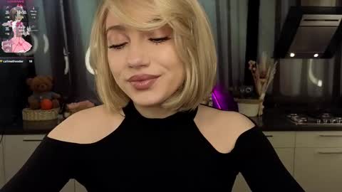 Snapshot of pinkadele chatting on February 27, 9:07 am Adele online show from February 27, 9:07 am