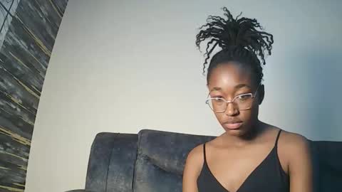 PinkyAura online show from February 12, 12:20 pm