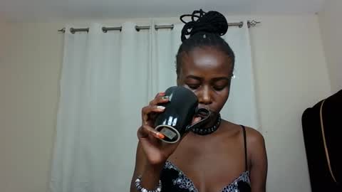 Pinkie online show from March 8, 8:35 pm