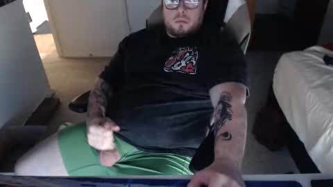 pinklevi online show from December 17, 2:40 am