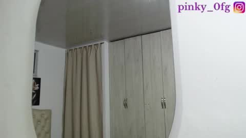 pinky_f00x online show from September 23, 12:04 am