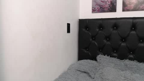 pinky_f00x online show from May 21, 7:31 pm