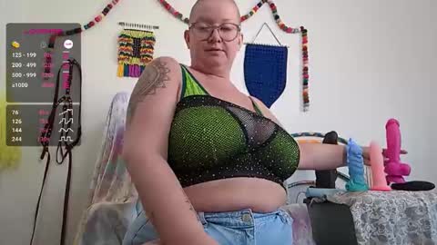 Em online show from November 1, 8:52 pm