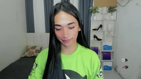 pixiedoll_ online show from February 7, 8:34 pm