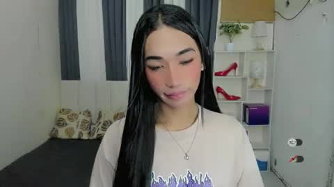 pixiedoll_ online show from January 19, 8:57 am