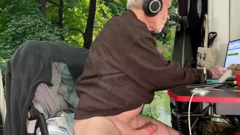 Snapshot of playdayfunshow chatting on October 18, 12:37 am STC online show from October 18, 12:37 am