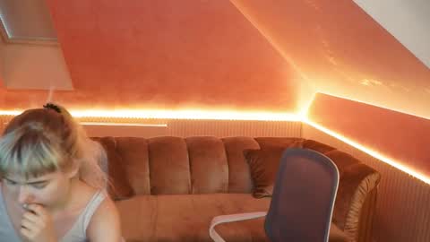 Lana online show from April 8, 10:51 am