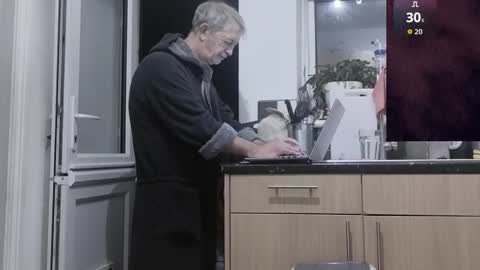 Play Me online show from December 3, 4:57 am