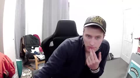 plkrisztian online show from April 19, 10:23 pm