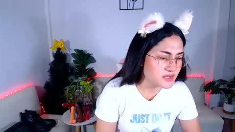 Ploysai online show from June 11, 7:50 am