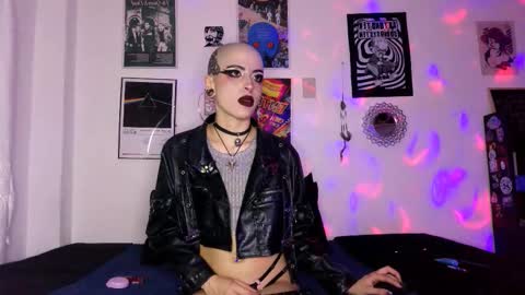    online show from October 3, 4:10 am