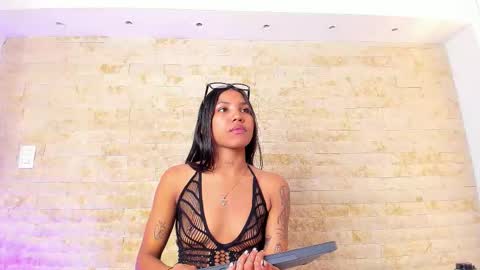 Snapshot of pocahontas_pow chatting on October 1, 12:26 pm Pocahontas  online show from October 1, 12:26 pm