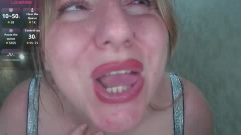 Snapshot of pokemongogame chatting on October 21, 9:03 am Spinners online show from October 21, 9:03 am