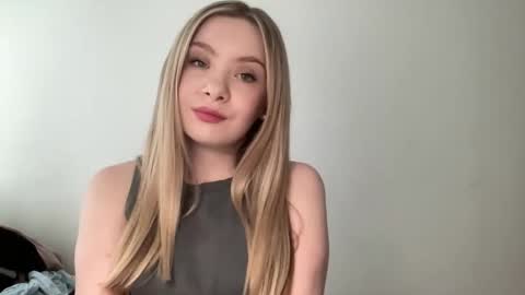 polishangel222 online show from May 9, 2:34 pm