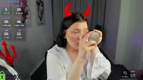 Polly online show from October 22, 1:31 am