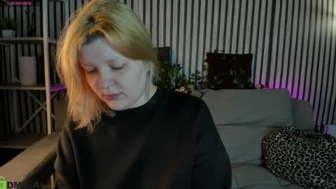 Polly online show from May 17, 1:04 am