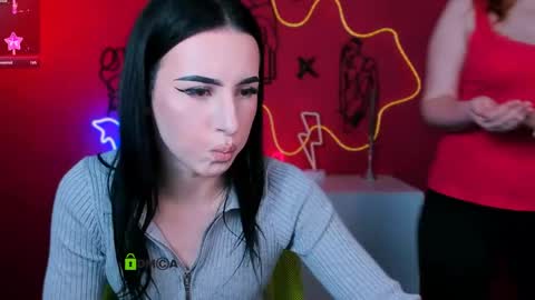 polly_cute1 online show from April 16, 9:39 pm