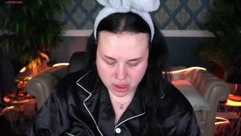 Polly online show from April 6, 6:53 pm