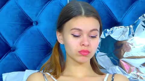 Snapshot of pollylanders chatting on February 16, 1:03 am Polly online show from February 16, 1:03 am