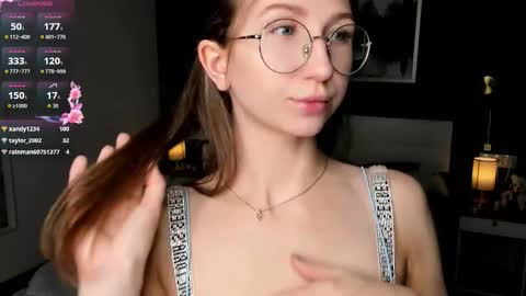 Elizabeth online show from October 17, 8:13 pm