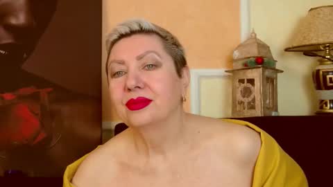 LADY POSH online show from February 5, 9:35 am