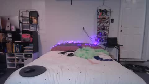 posionedxpeach online show from November 3, 12:22 am