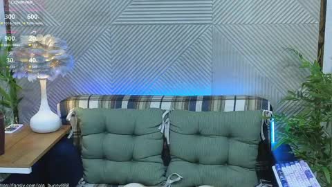 Lola online show from April 8, 5:10 am