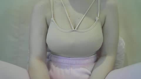 pralinne_ online show from March 12, 10:59 am