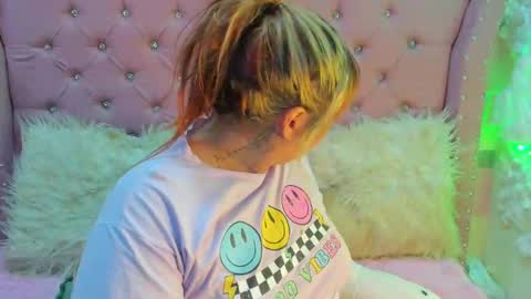 Pretti Violet online show from September 23, 3:00 am