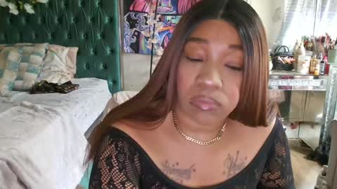 Yasmine pretty online show from June 18, 2:55 pm