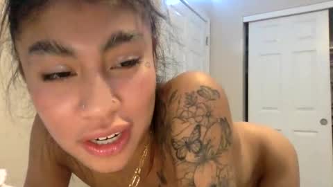 pretty_girl828687 online show from January 15, 5:33 pm