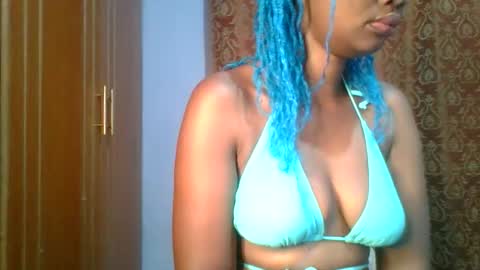 pretty_leilah online show from January 19, 1:48 am