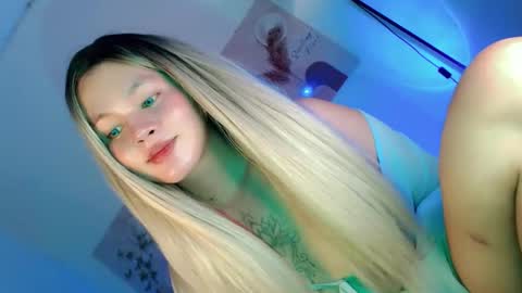 Flor online show from November 8, 1:30 am