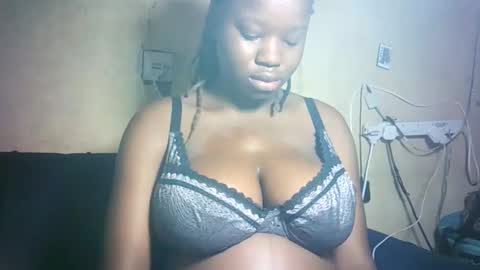 pretty_milan online show from March 5, 9:07 am