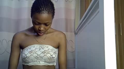 pretty_petite24 online show from January 9, 6:06 am