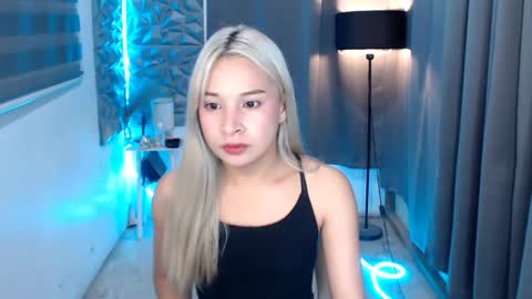 prettyallison_29 online show from February 8, 11:13 pm