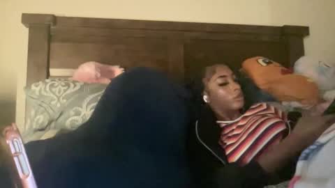 prettyfacefemale online show from April 9, 6:19 am