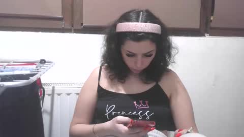 prettyjulliette online show from February 4, 6:45 pm