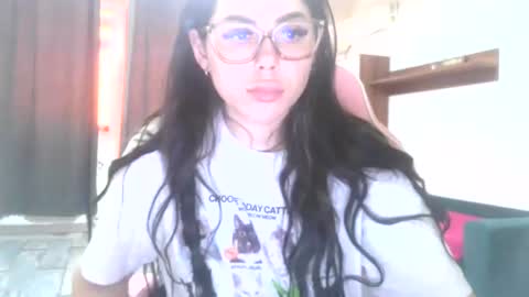 prettyjulliette online show from June 15, 1:58 pm