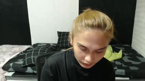 Snapshot of prettykate_04 chatting on February 11, 4:46 pm Kate online show from February 11, 4:46 pm