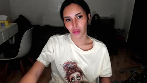 Snapshot of prettylittlesuckerr chatting on September 21, 1:37 pm Jovill Mays online show from September 21, 1:37 pm