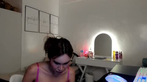 Snapshot of prettylittlesuckerr chatting on February 6, 12:43 am Jovill Mays online show from February 6, 12:43 am