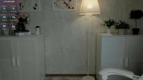 Snapshot of prettyyy_kitty chatting on October 13, 2:02 am Kitty online show from October 13, 2:02 am