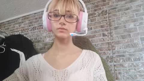 Stella online show from March 25, 9:49 am