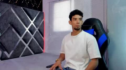 prince_arthur77 online show from May 17, 1:09 pm