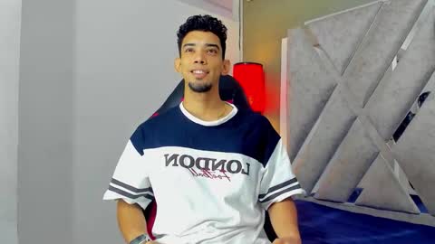 prince_arthur77 online show from December 2, 12:58 pm