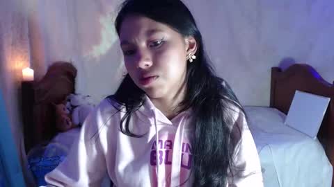  Elia  online show from November 29, 11:45 pm