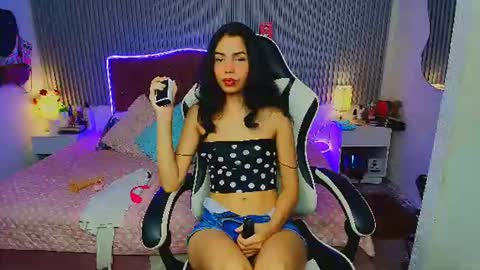 princess_skinny18 online show from July 24, 2:09 am